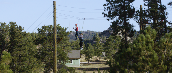 two people on ropes course